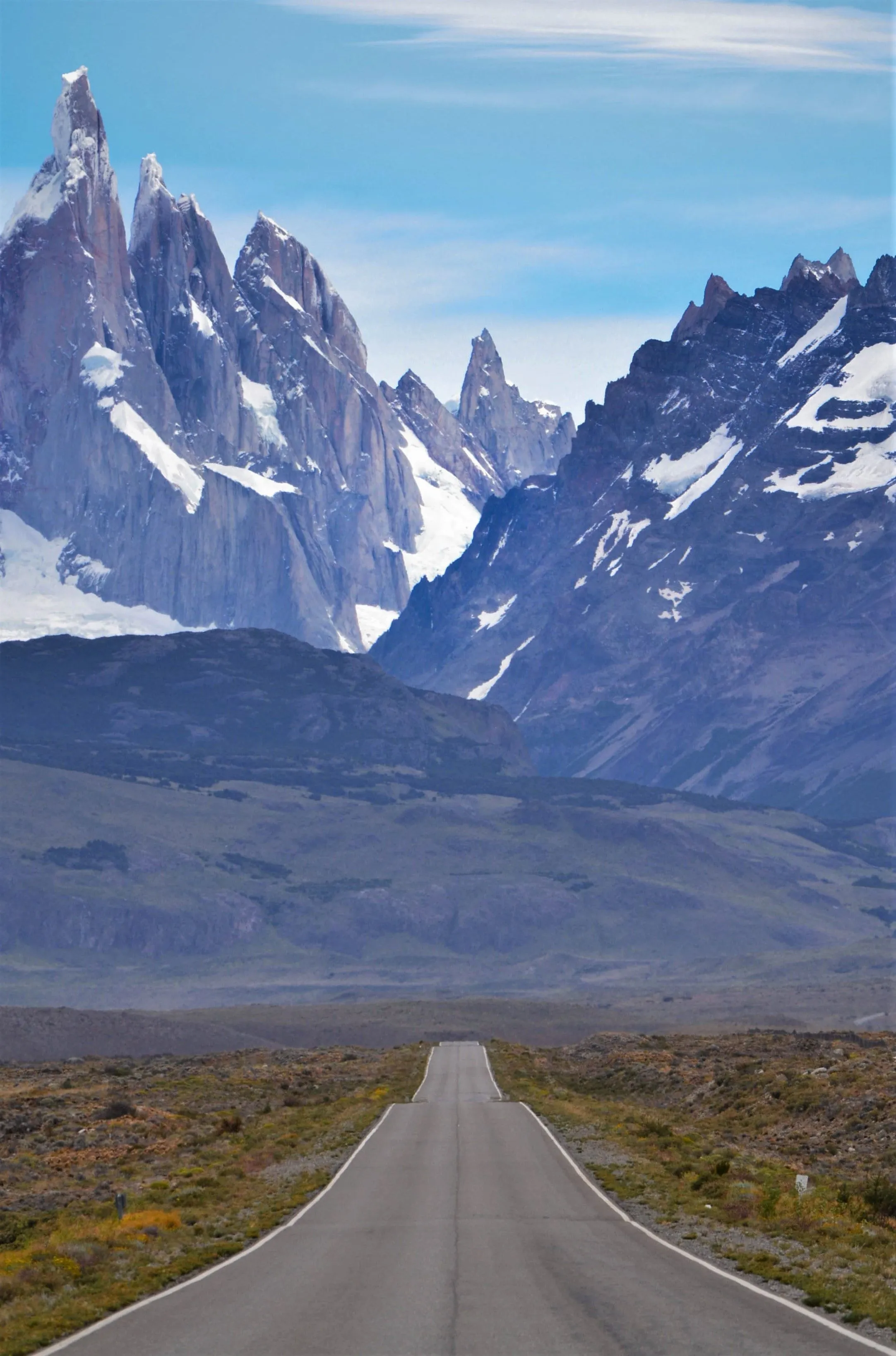 The road towards the mountains at El Chaltén.