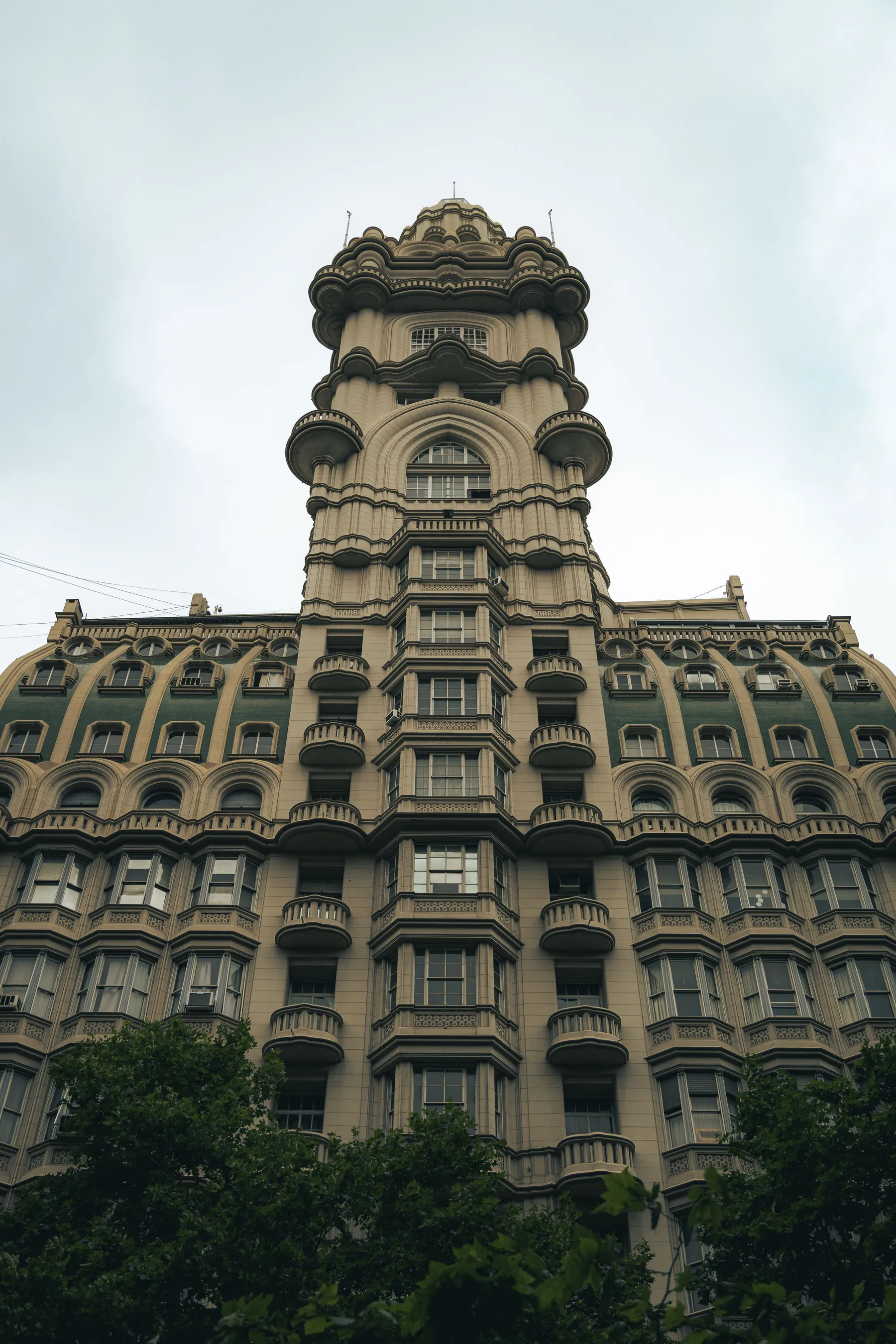 The ornate tower and balconies of Palacio Barolo seen from below