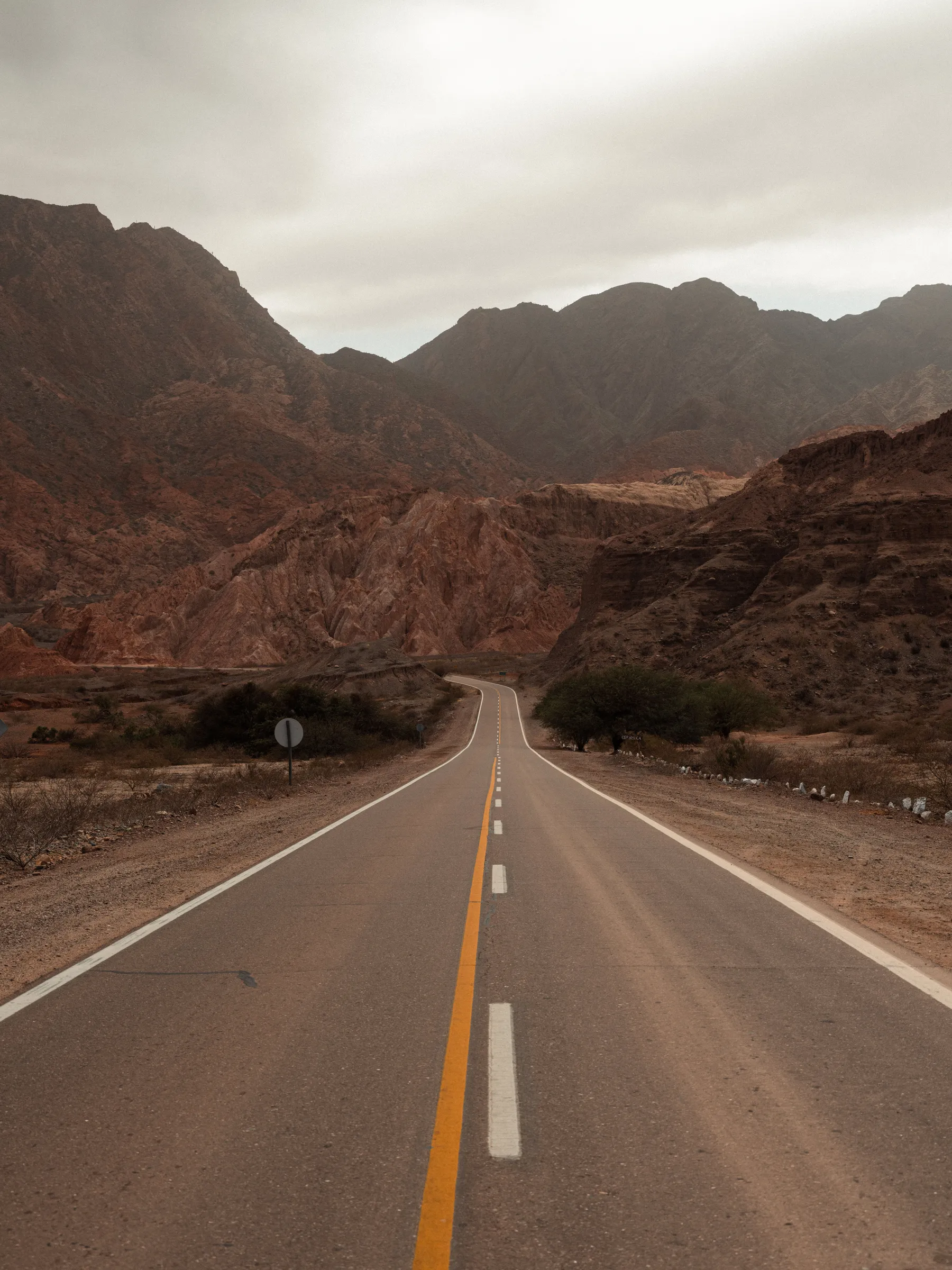 RN68 leading through a mountain valley under cloud.