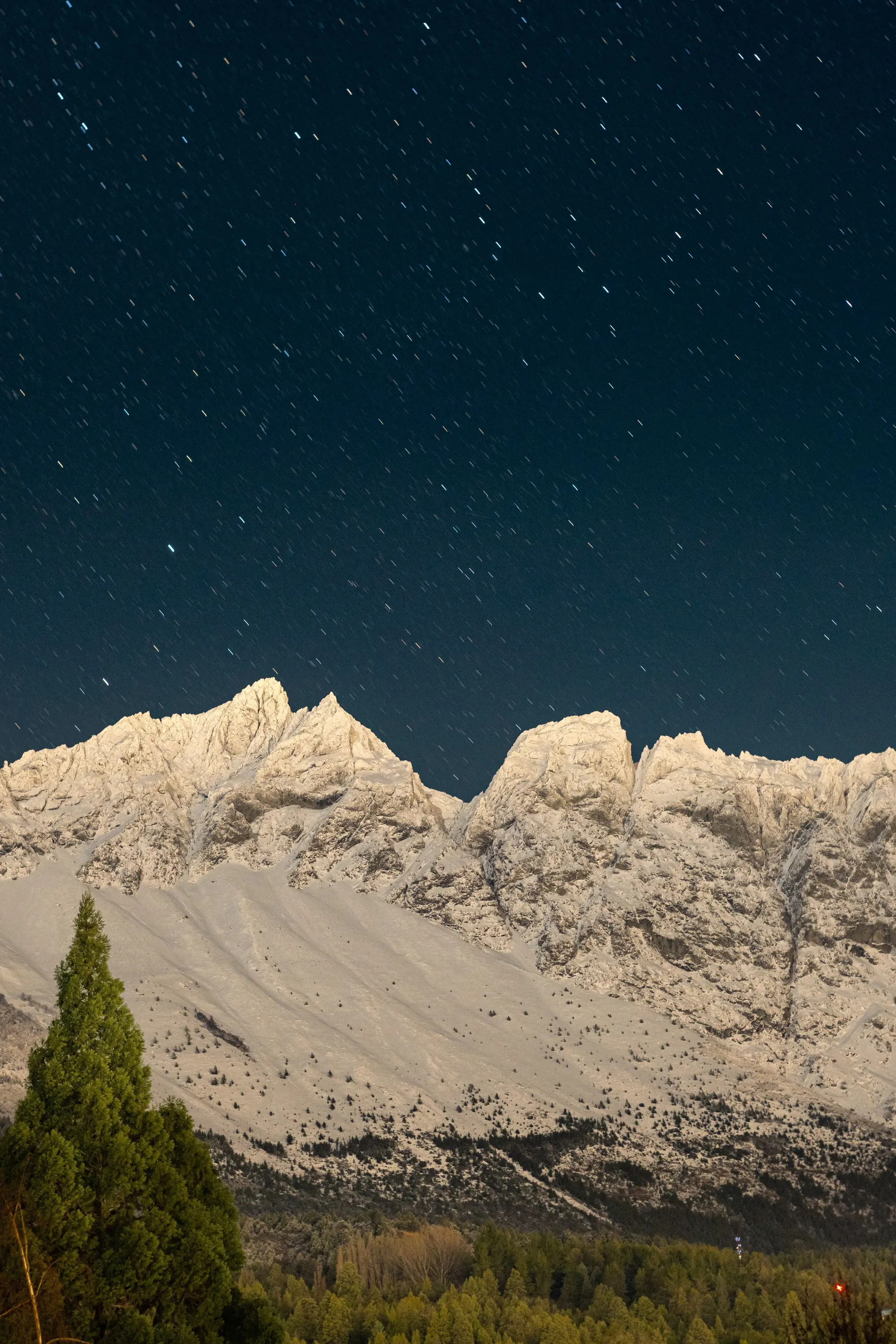 Stars above a mountain silhouette near El Bolsón