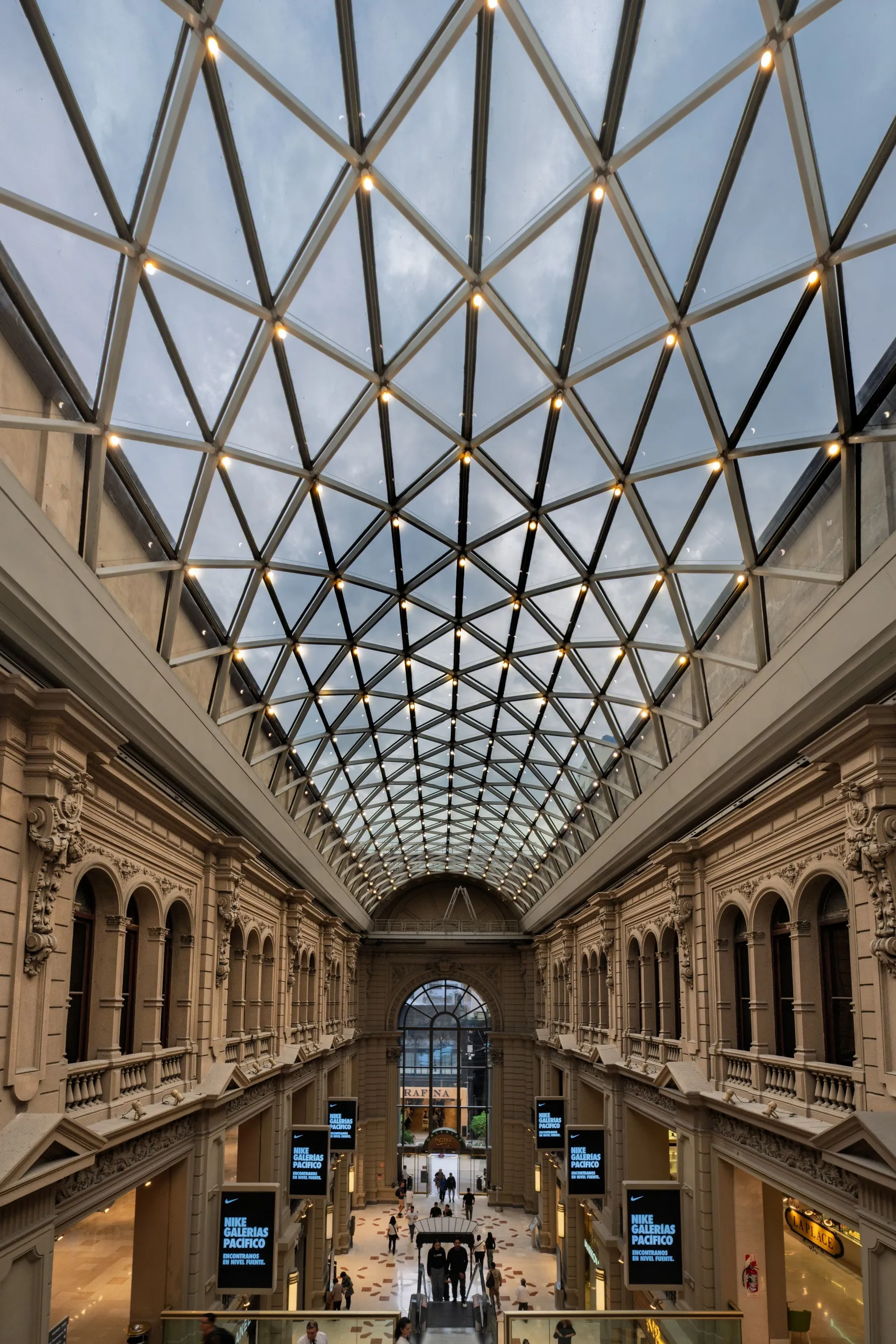 Symmetrical galleries and glazed ceiling inside Galerías Pacífico