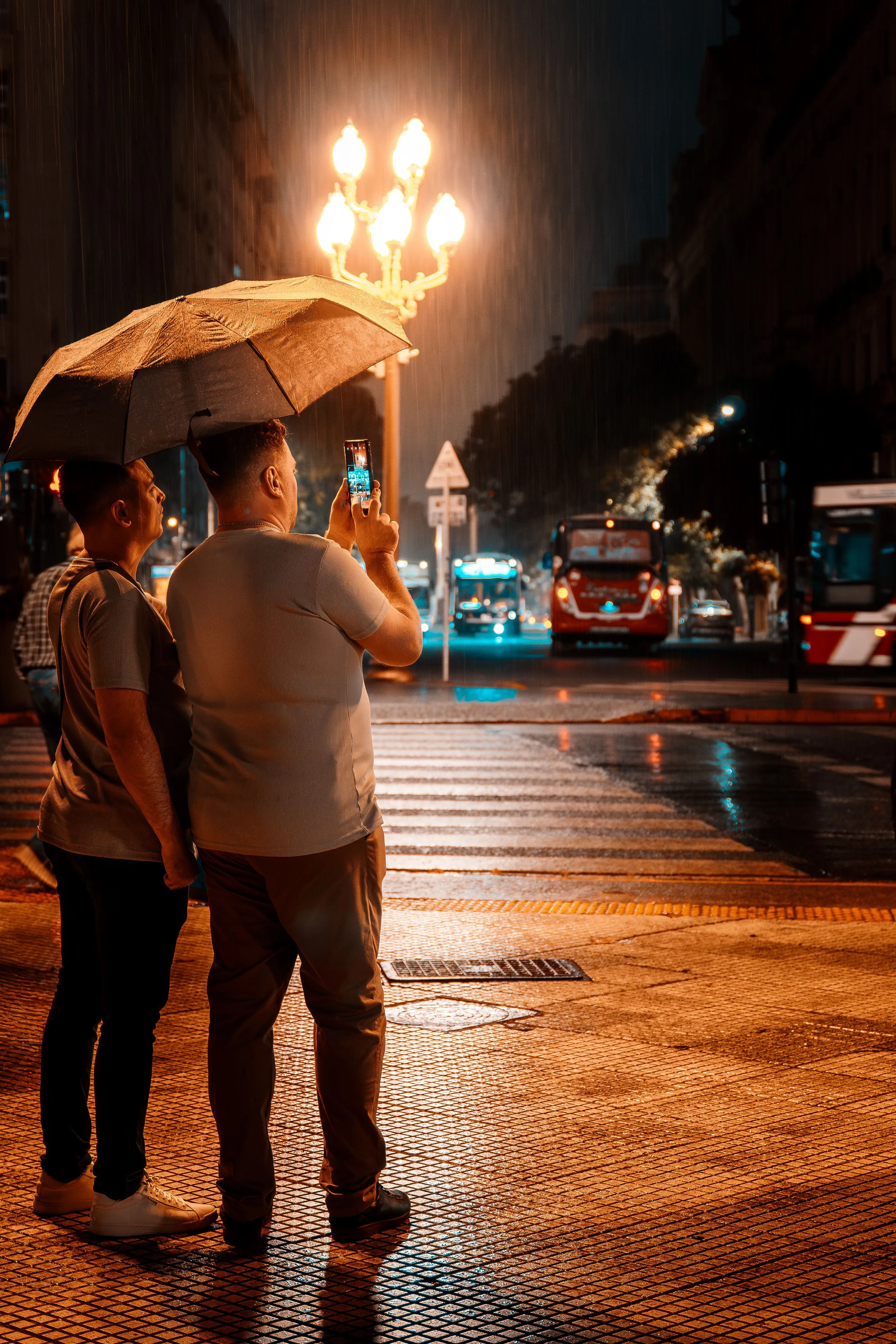 Rain and city lights on a Buenos Aires street.