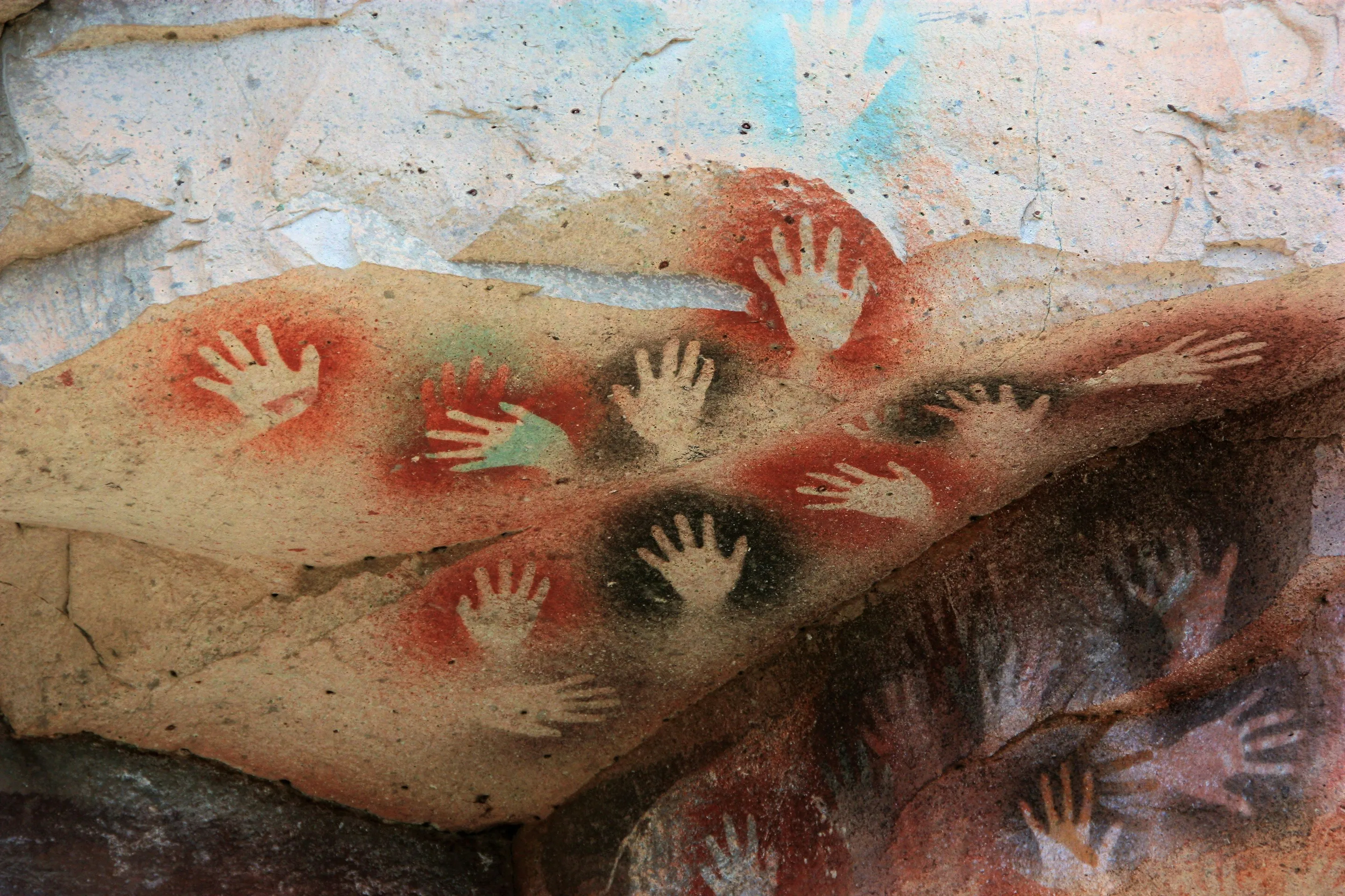 Painted figures on rock at Cueva de las Manos