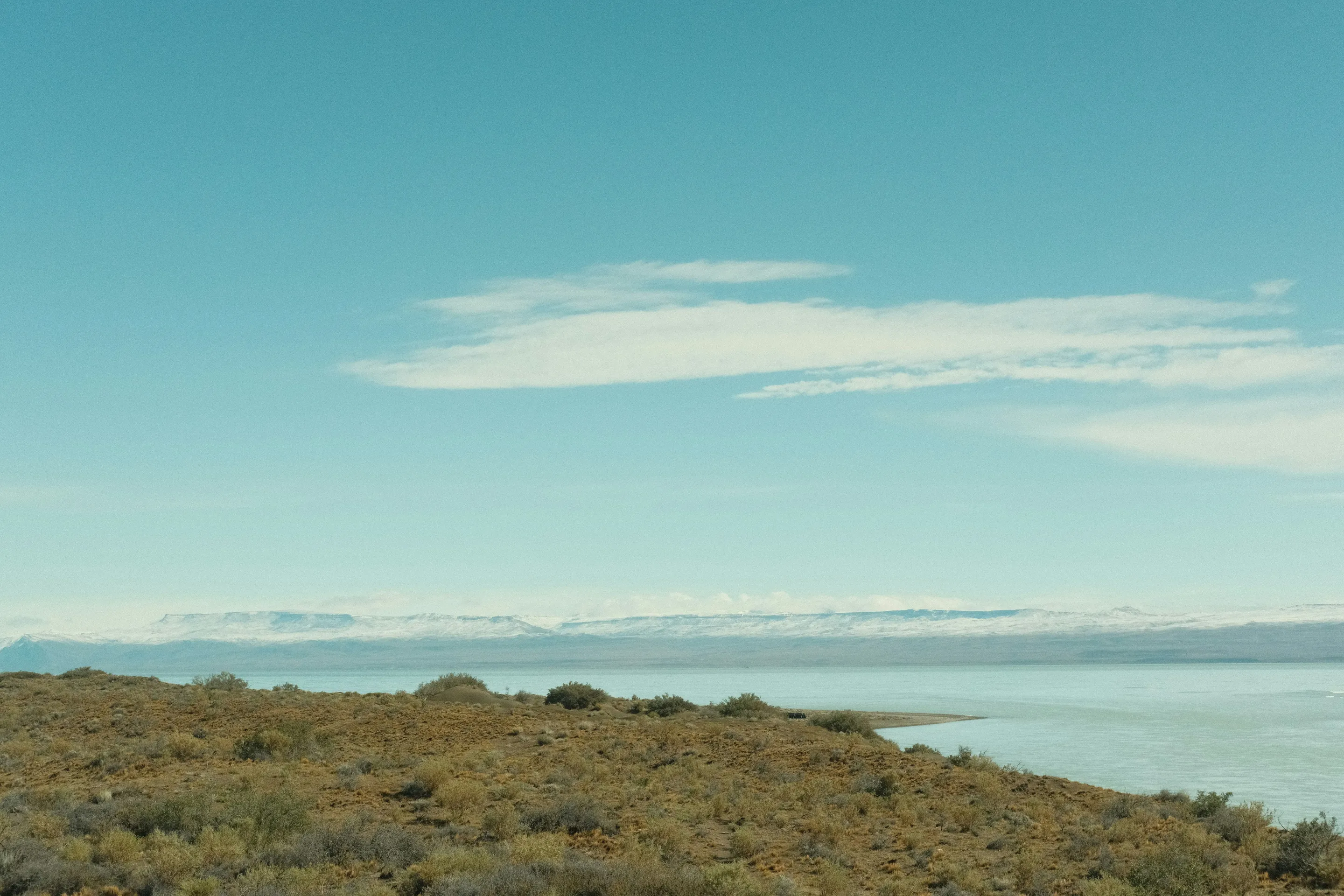 Water and a mountain horizon in the La Leona area