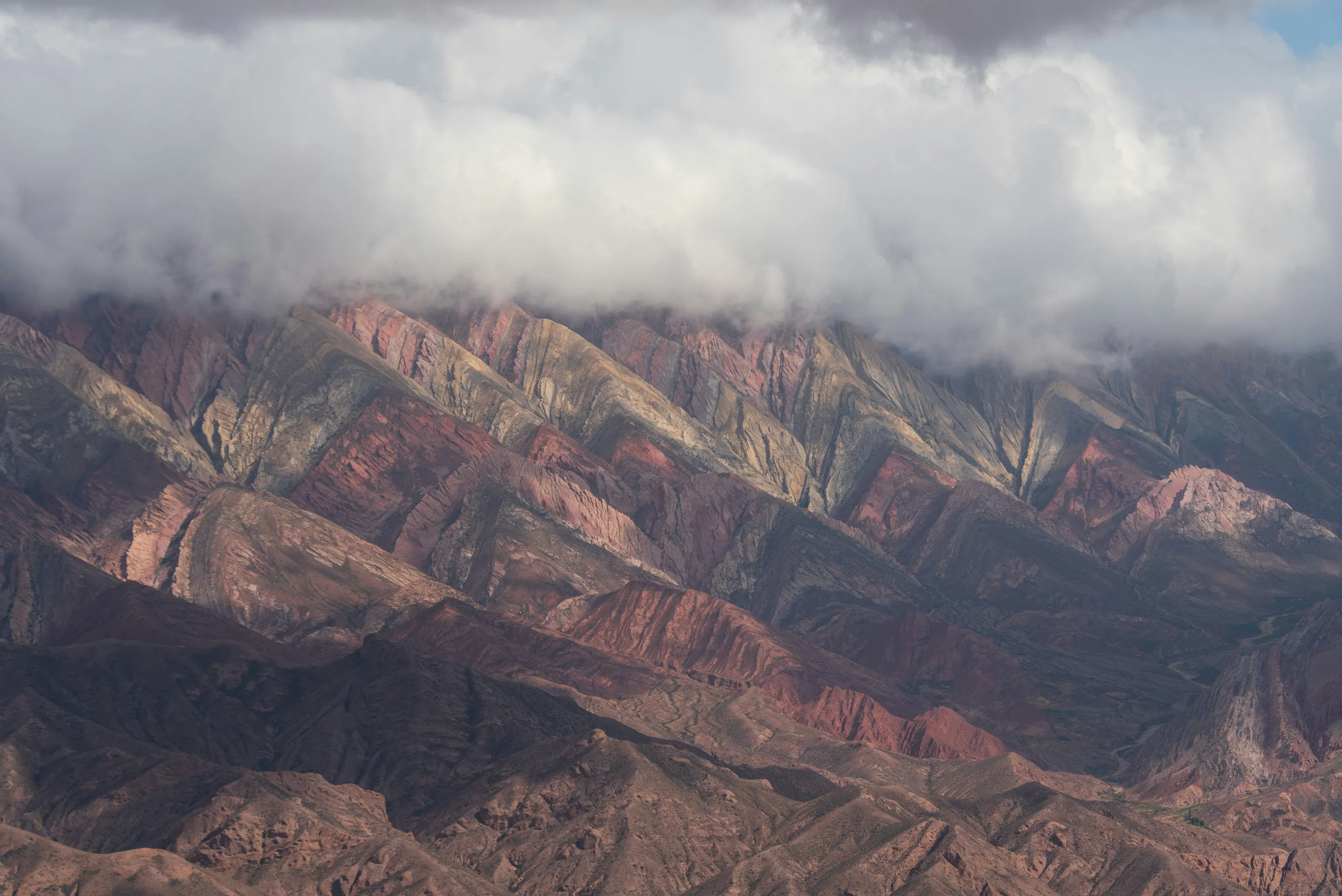 Folded coloured mountain slopes at Serranía de Hornocal